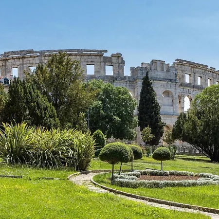 D&d, New With Parking Apartment Pula