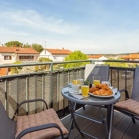 D&d, New With Parking Appartement